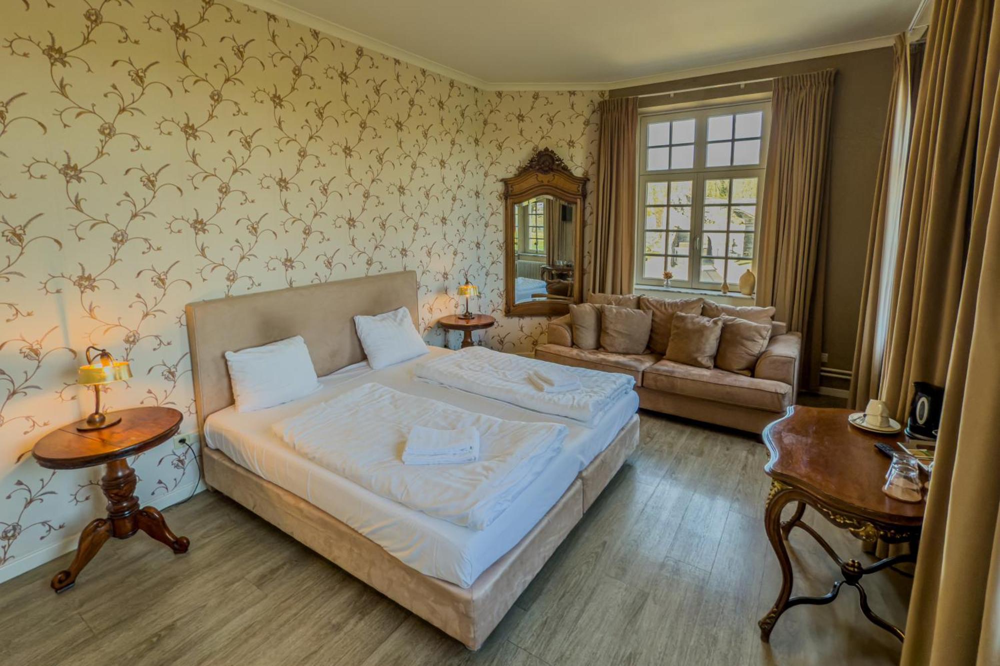 Kasteel Pietersheim Maastricht - Lanaken Hotel Bagian luar foto